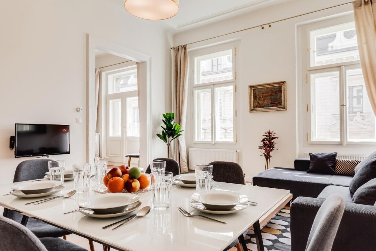 Charles Bridge - 3 Bedroom - Old Town Apartment Prague